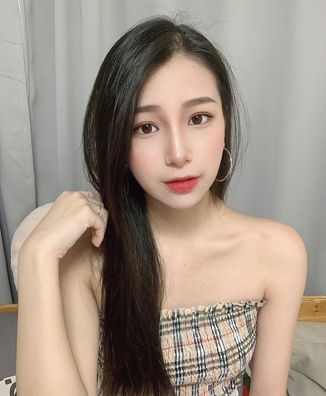 Nhan sắc đời thường của nàng hot girl bất ngờ nổi tiếng chỉ sau một đêm. Ảnh: IGNV