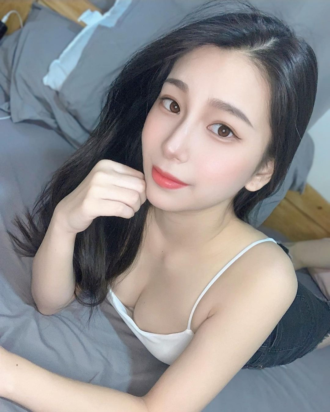 Sau khi nổi tiếng, danh tính của hot girl này cũng nhanh chóng được người dùng mạng tìm ra.