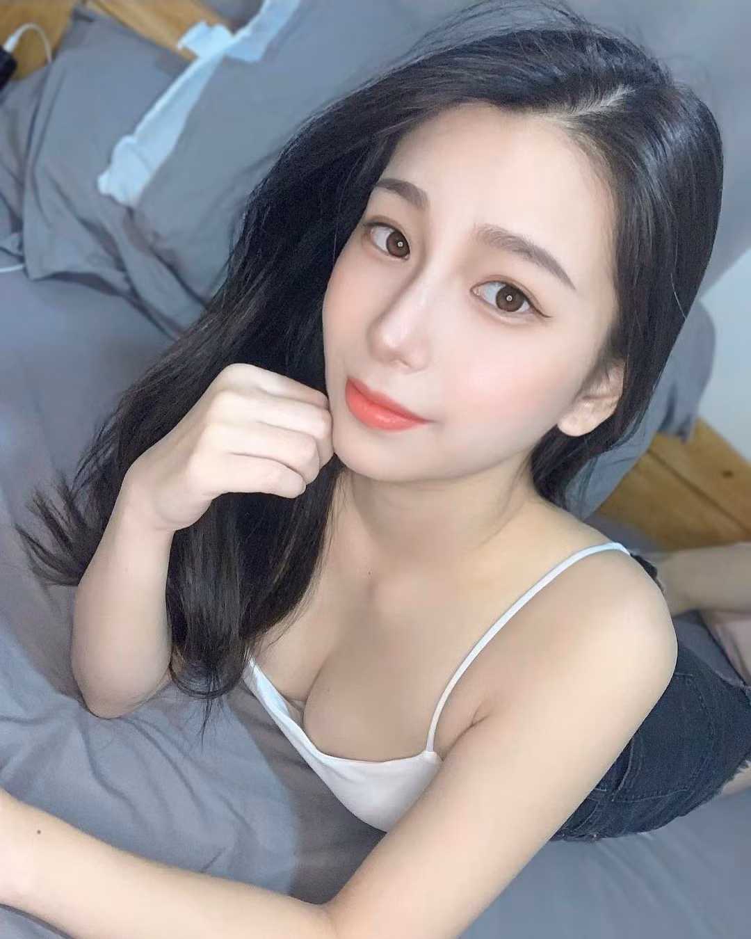 Sau khi nổi tiếng, danh tính của hot girl này cũng nhanh chóng được người dùng mạng tìm ra.