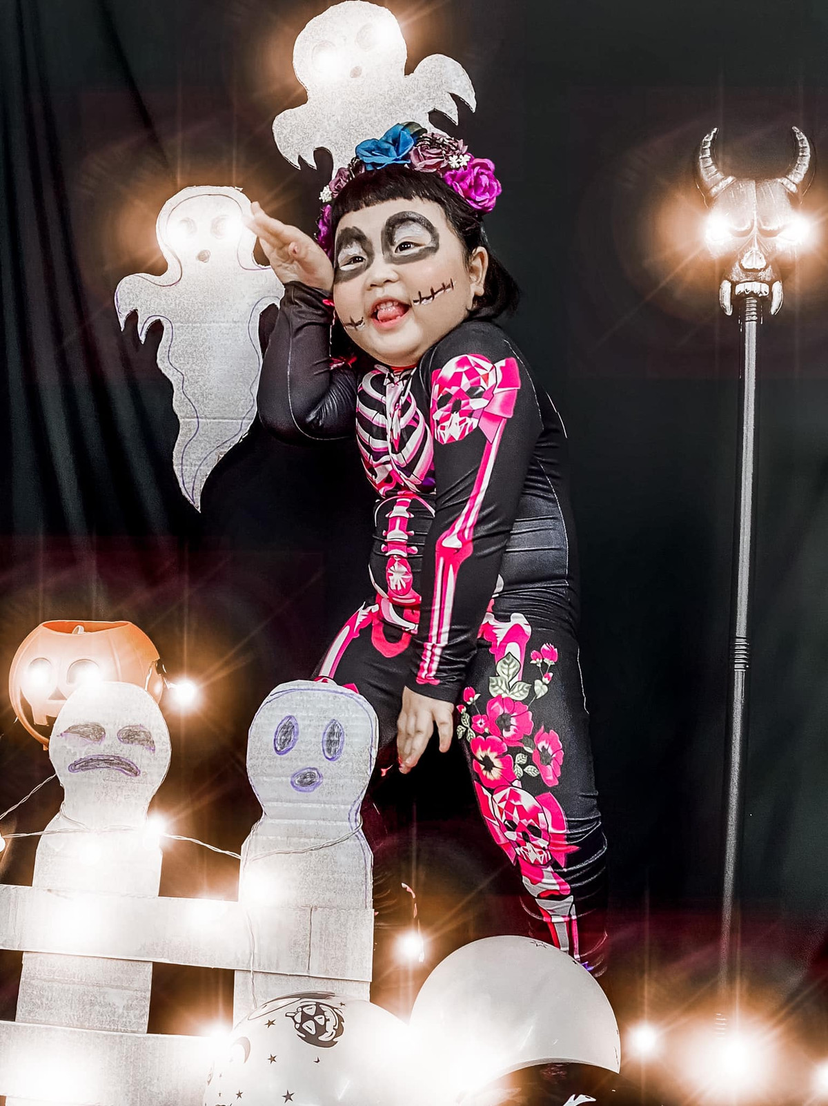 Bên cạnh ý tưởng trang phục độc đáo, biểu cảm của Misa khiến nhiều người từ "giật mình" đến phì cười vì dễ thương.