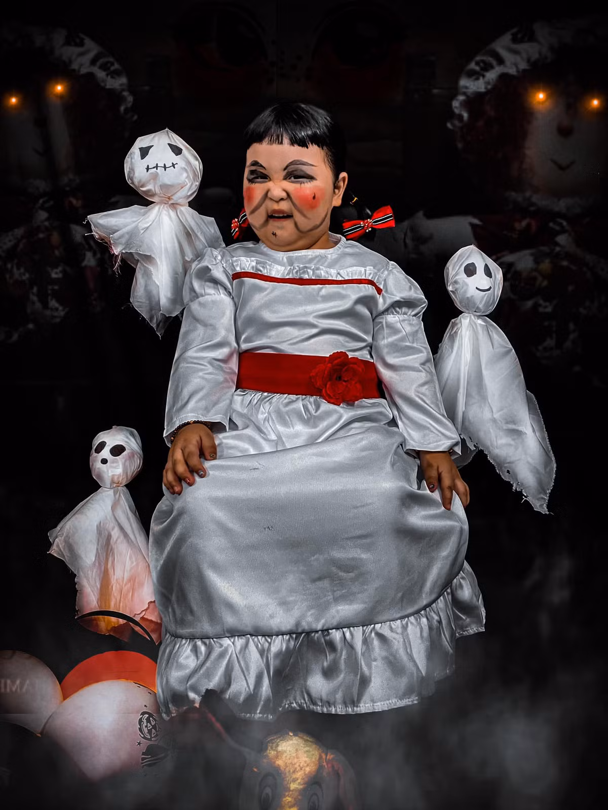 Mới đây, MXH thích thú với những bộ ảnh hoá trang Halloween cực "lầy lội" của một em bé Sài Gòn tên Khánh Uyên (3 tuổi, tên ở nhà là Misa).