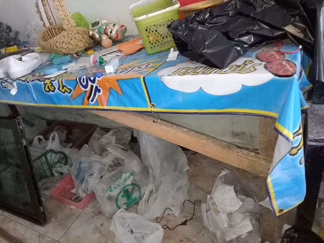 Sau khi chứng kiến sự việc trên, nhiều người khuyên chủ nhà nên dùng biện pháp mạnh với những người ý thức như này.