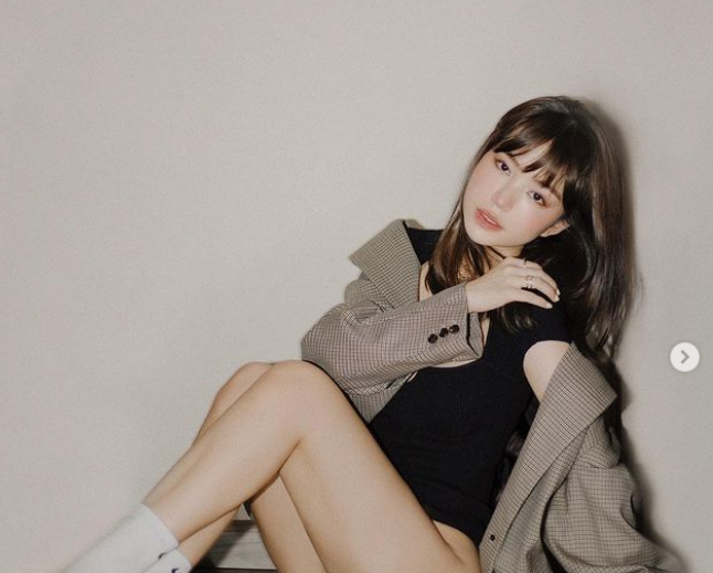 Nhưng sau gần chục năm được biết đến, Mẫn Tiên ngày càng trưởng thành và có phần táo bạo hơn nhiều. Cô nàng thường xuyên đăng tải hình ảnh gợi cảm, quyến rũ lên trang cá nhân.