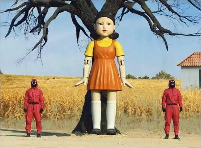 Chính vì sự nổi tiếng của nó trong Trò chơi con mực mà trên MXH thời gian gần đây đã xuất hiện khá nhiều "phiên bản đời thực" của con búp bê này, khiến cư dân mạng thích thú.