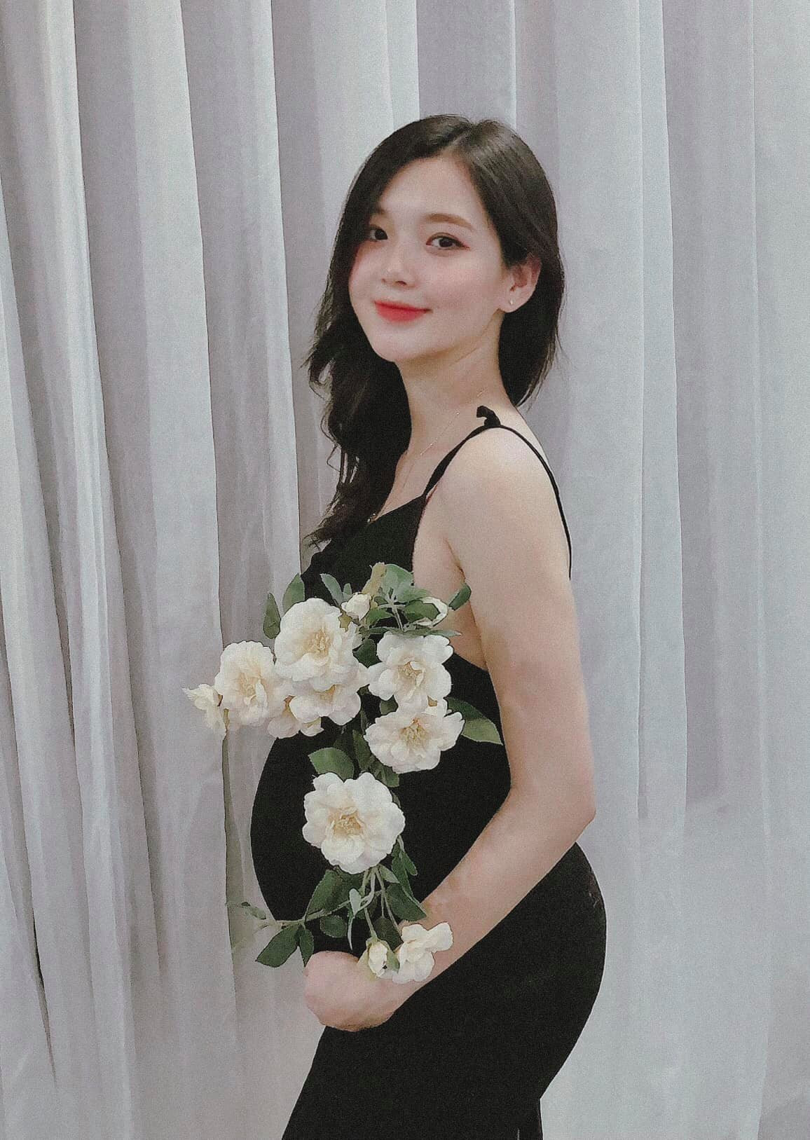 Nhan sắc hot girl 9X ngày càng mặn mà sau khi lấy chồng và có một cậu con trai kháu khỉnh.