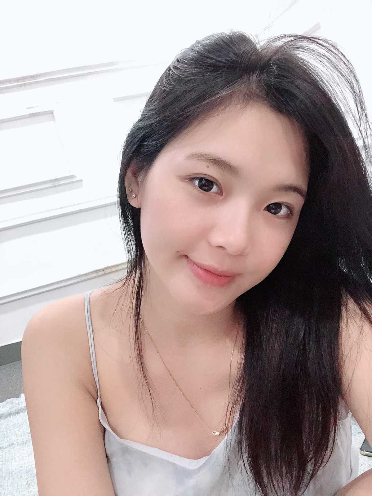 Không chỉ khi mang bầu, từ lúc bắt đầu yêu cho đến thời điểm hiện tại, Thu Hương lúc nào cũng được ông xã cưng chiều hết mực.