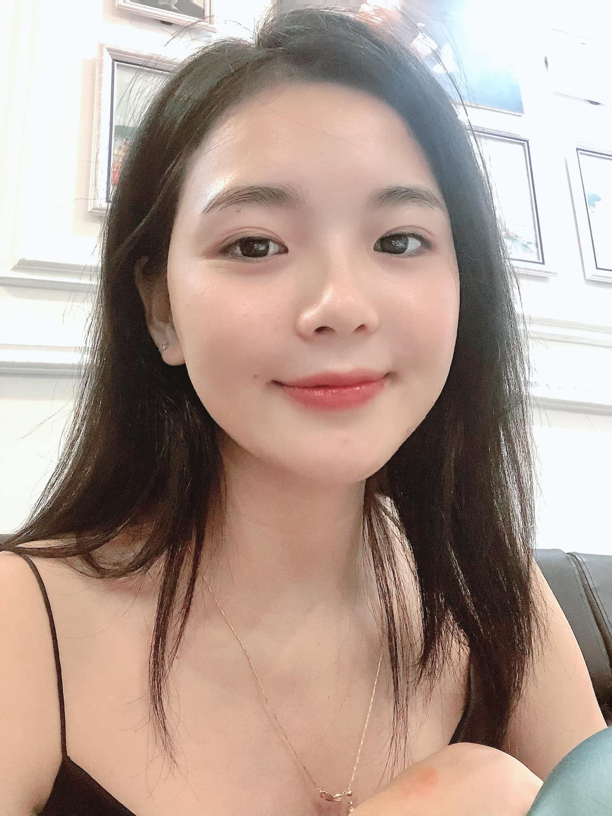 Dưới bài biết, rất nhiều người cũng phải trầm trồ trước nhan sắc của cô nàng.