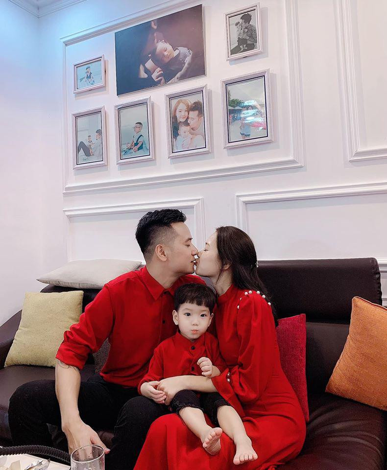 Nhiều người cảm thấy tiếc cho nhan sắc của Thu Hương khi không lấn sân showbiz, nhưng Thu Hương cho hay, cô hài lòng với cuộc sống hiện tại.