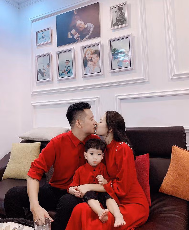 Nhiều người cảm thấy tiếc cho nhan sắc của Thu Hương khi không lấn sân showbiz, nhưng Thu Hương cho hay, cô hài lòng với cuộc sống hiện tại.