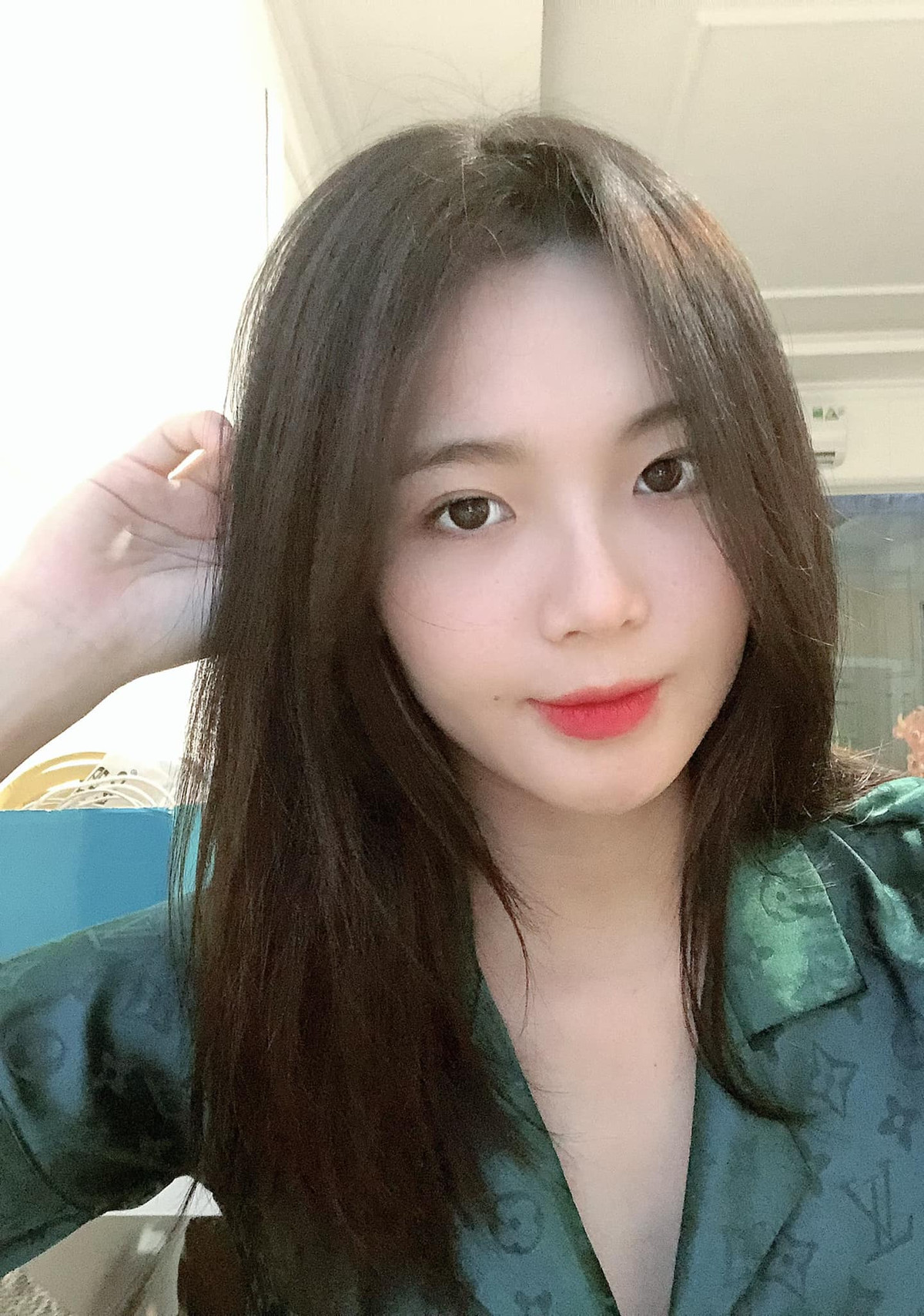 Thu Hương hiện làm về spa, bán mỹ phẩm, tư vấn chăm sóc sắc đẹp cho chị em. Ảnh: FBNV