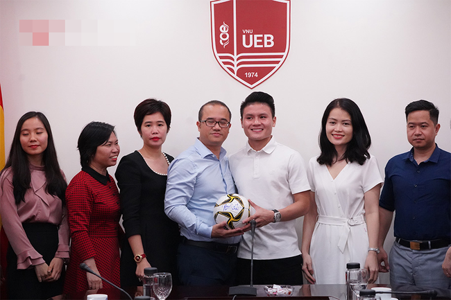 Theo đó, Quang Hải chính là sinh viên khóa đầu tiên cùng với 12 vận động viên chuyên nghiệp khác.