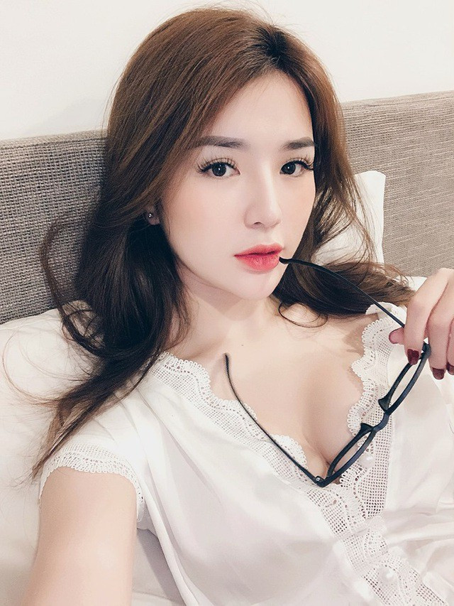 Hiện tại, cô gái trẻ rẽ hướng sang lĩnh vực kinh doanh thời trang, mỹ phẩm.