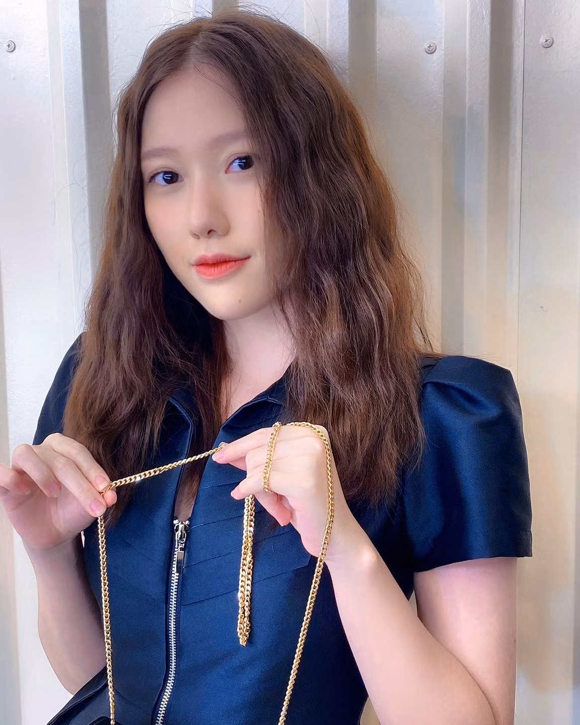 Nàng hot girl 9x trang điểm giống các thần tượng Hàn Quốc, gương mặt chuẩn v-line.