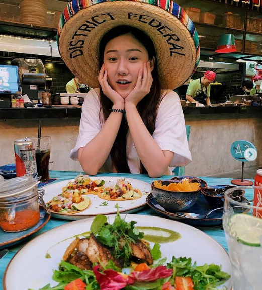 Nhiều người tin rằng với khuôn mặt xinh đẹp, cùng thần thái thu hút, em gái Trấn Thành sẽ là tên tuổi tiềm năng của showbiz trong tương lai. Ảnh: FBNV