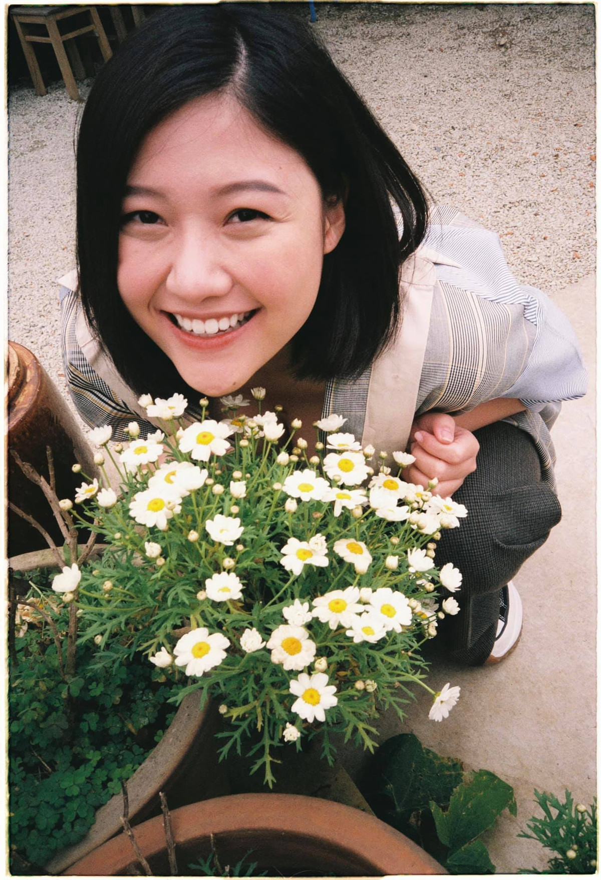 Huỳnh Ân hiện là sinh viên ĐH RMIT. Thời gian qua, gái xinh liên tục gây chú ý khi tham gia đóng clip viral, xuất hiện trong một vài bức ảnh du lịch cùng gia đình.