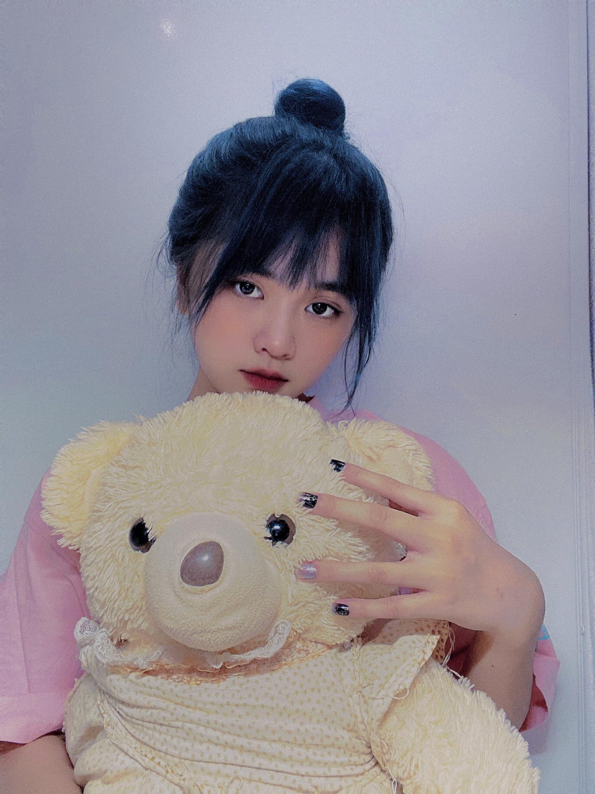 Từ lúc được nhiều người chú ý đến, bên cạnh những mặt tích cực thì còn có cả những điều không tốt. Ban đầu cô nàng cũng khá buồn nhưng rồi sau đó nghĩ rằng những gì không đúng về mình thì đừng quan tâm đến nó.