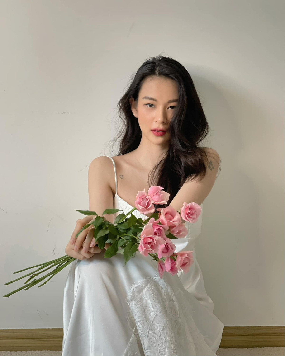 Không biết có phải vì đường tình thuận lợi không mà Phí Phương Anh càng ngày càng đẹp ra.