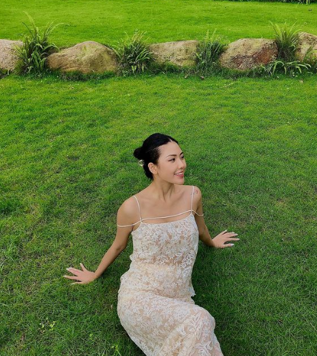 Rời đồng phục bay, người đẹp miền Tây có những lựa chọn đa dạng về cách ăn vận.