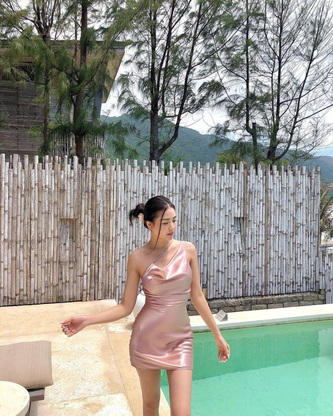 Nếu so về vóc dáng và độ táo bạo trong cách ăn mặc, nữ tiếp viên Châu Huỳnh Kim My không thua kém bất cứ sao nữ nào của làng giải trí. Ảnh: IGNV