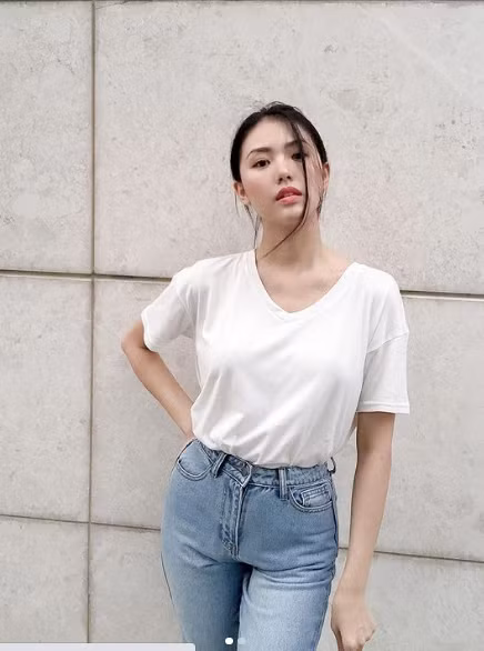 Xinh đẹp và duyên dáng, người đẹp hàng không có lượng người theo dõi không nhỏ trên mạng xã hội.