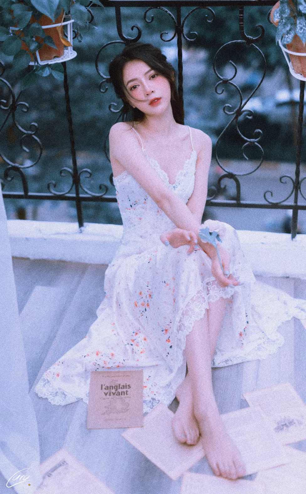 Loạt hình ảnh khoe đôi chân miên man của nàng streamer nhận được hàng ngàn lượt like và lượt bình luận.