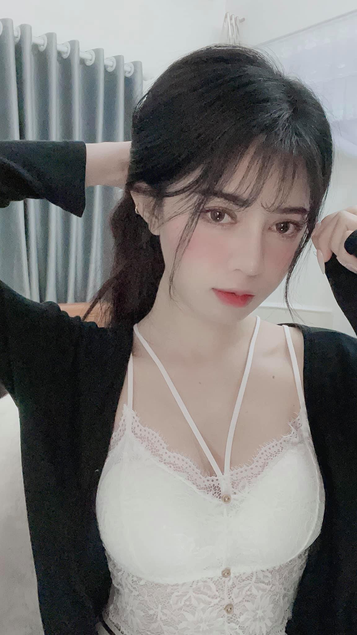 Những bộ cánh mà cô bạn khoác lên đều nhận được phản hồi tích cực.