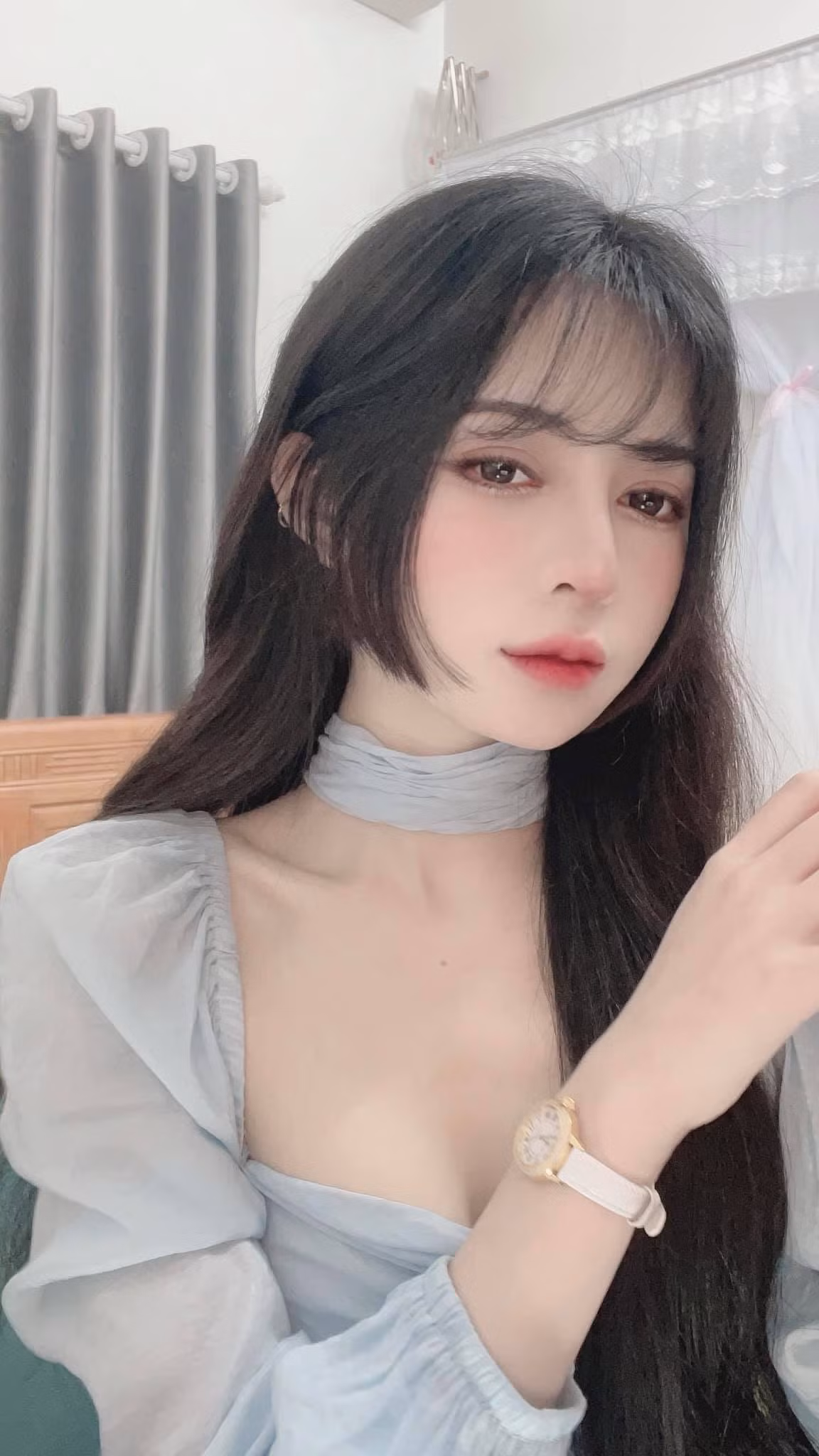 Phong cách thời trang cũng là điểm mạnh của người đẹp 22 tuổi này. Hằng thường thay đổi phong cách thời trang nhưng thiên hướng bánh bèo pha chút quyến rũ.