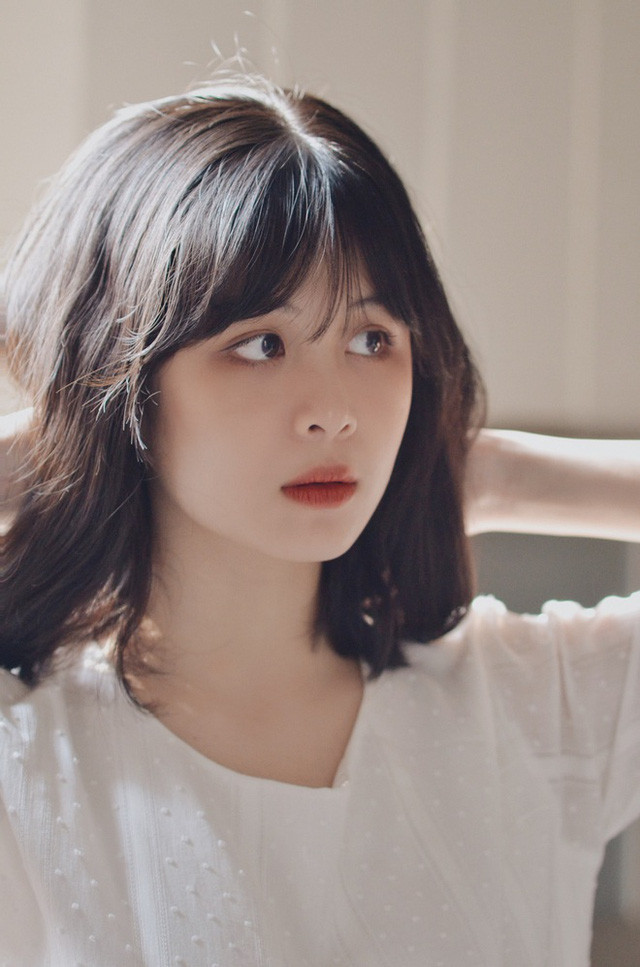 Được biết, "hot girl ảnh thẻ" này là sinh viên khoa Luật, ĐH Quốc gia Hà Nội. Bức ảnh thẻ xinh xắn làm cô nàng nhận được sự chú ý của cư dân mạng.