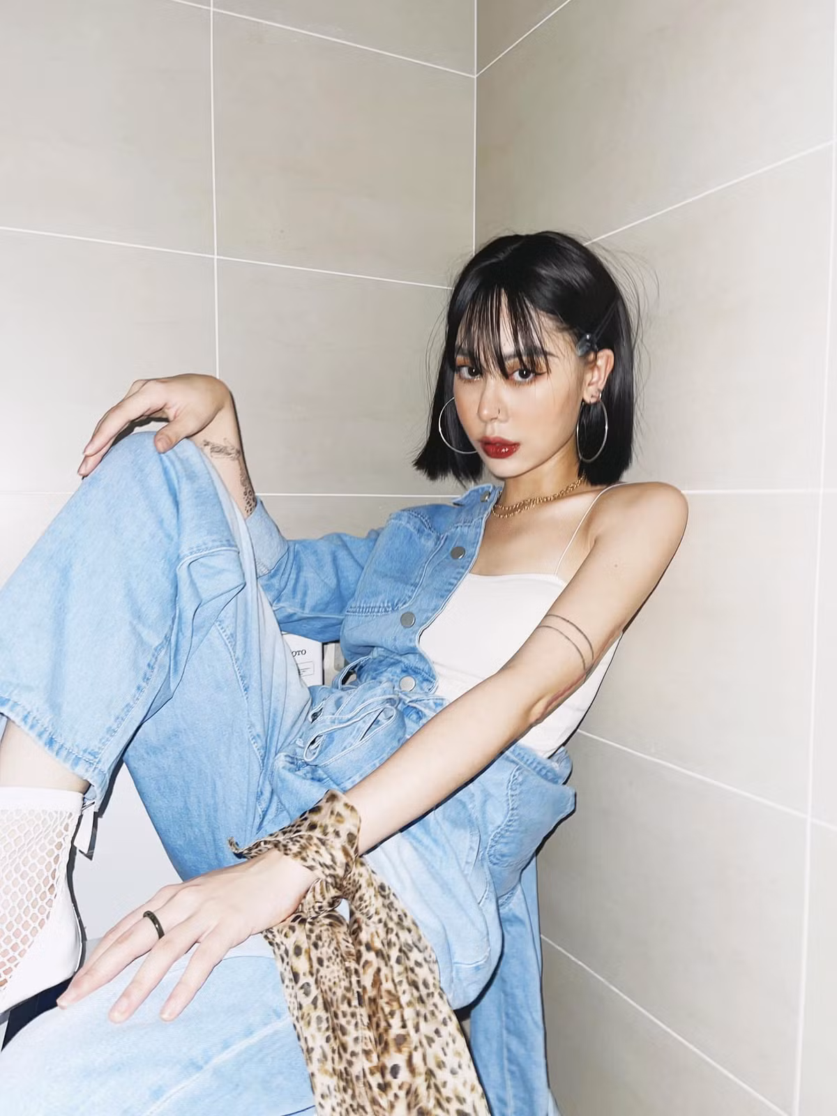 Được biết, hiện tại Mai Âm Nhạc đang khá bận rộn với chương trình Rap Việt, có lẽ đó chính là lý do cô nàng không kiểm tra tin nhắn của cô gái kia.