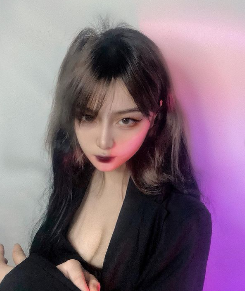 Được biết, Phạm Hải Yến sinh năm 2002, sống tại Cần Thơ. Cô được biết đến như một “nàng thơ” trong trẻo, thuần khiết và với ước mơ trở thành influencer chuyên nghiệp.