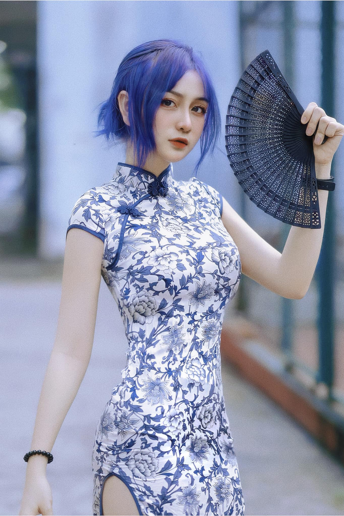 Cô nàng 19 tuổi có gu thời trang chuẩn hot girl với các thiết kế nữ tính, "bánh bèo" và có một chút gợi cảm.