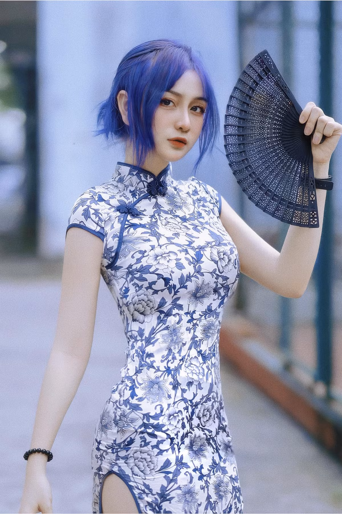 Cô nàng 19 tuổi có gu thời trang chuẩn hot girl với các thiết kế nữ tính, "bánh bèo" và có một chút gợi cảm.