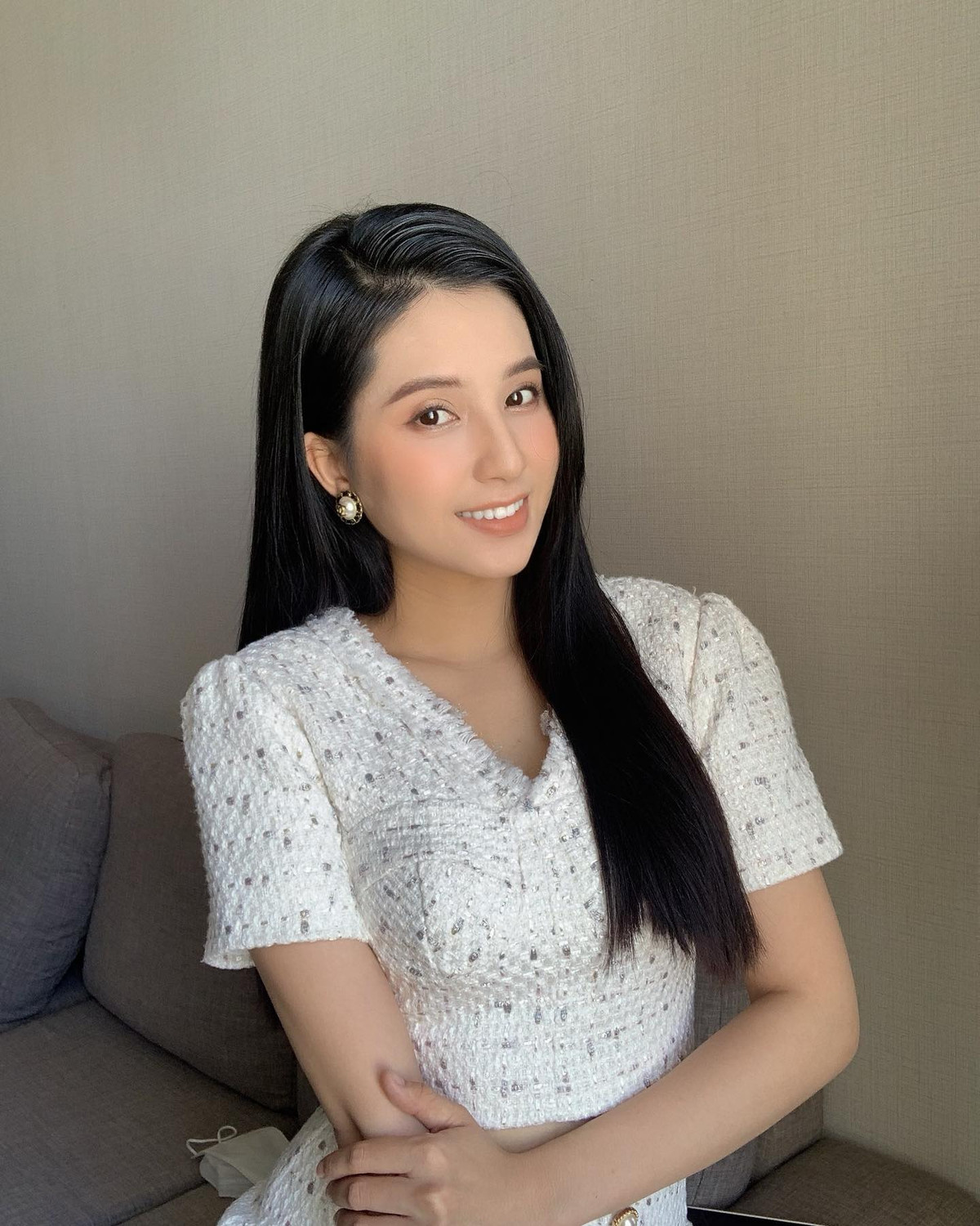 Đoạn clip nhanh chóng thu hút được hơn trăm nghìn lượt xem của cư dân mạng. Nhiều người dành lời khen cho nhan sắc không son phấn của Thiên An.