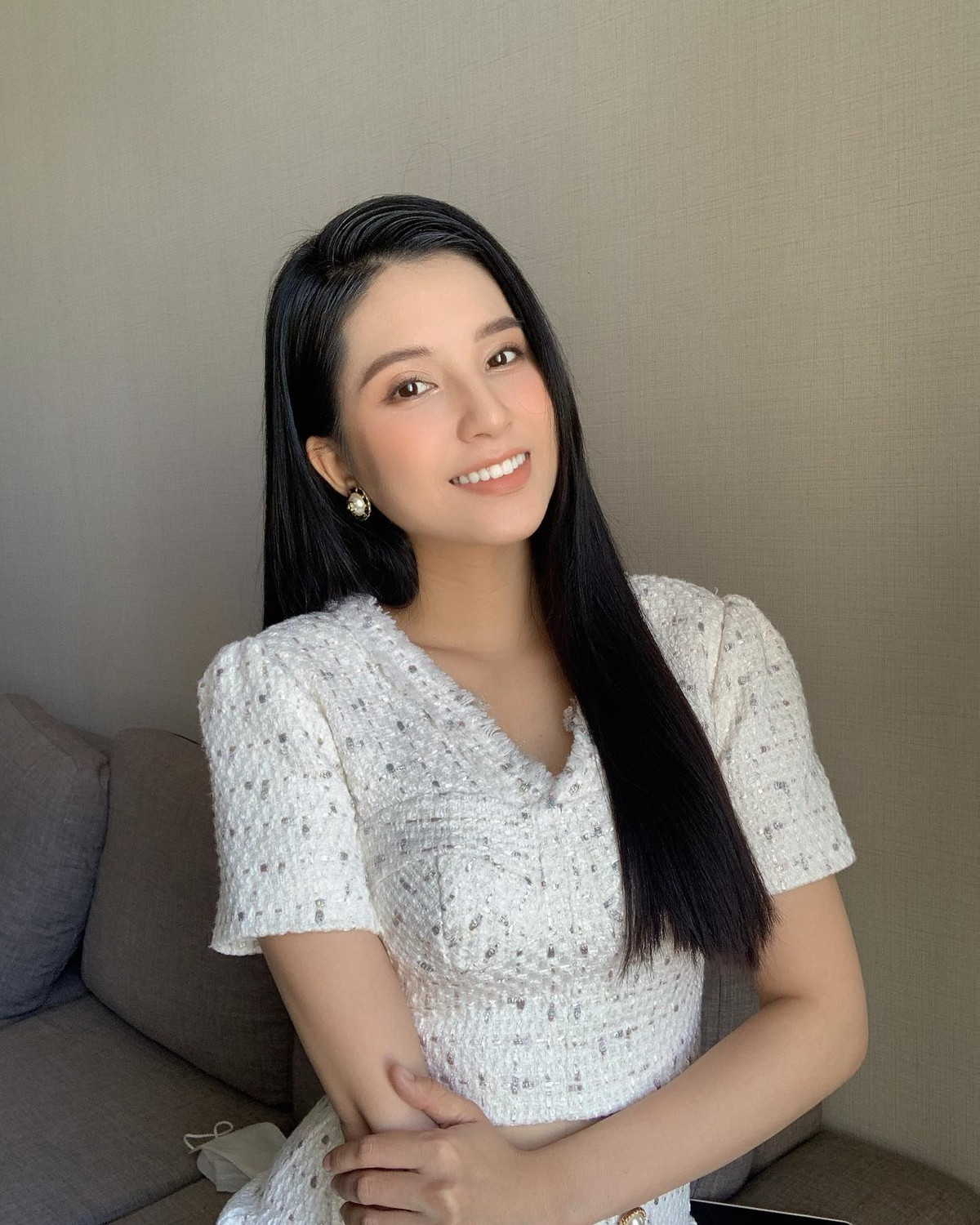 Thiên An vẫn vô cùng xinh đẹp với khuôn mặt sắc sảo từ đôi mắt hai mí sâu cho đến sống mũi cao ấn tượng.