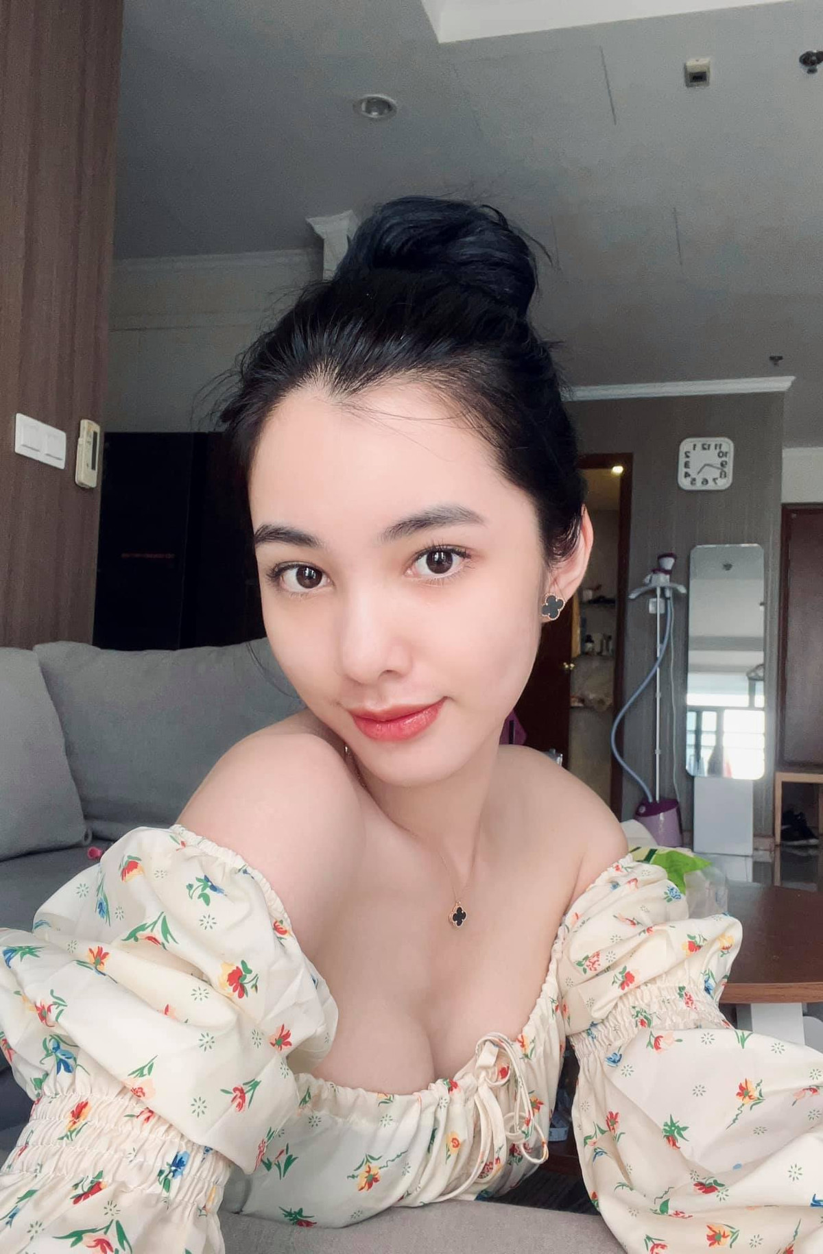 Với Cẩm Đan, cô luôn quan niệm dù đi đâu hay ở nhà thì cũng phải đẹp và ở nhà cũng không ngoại lệ.