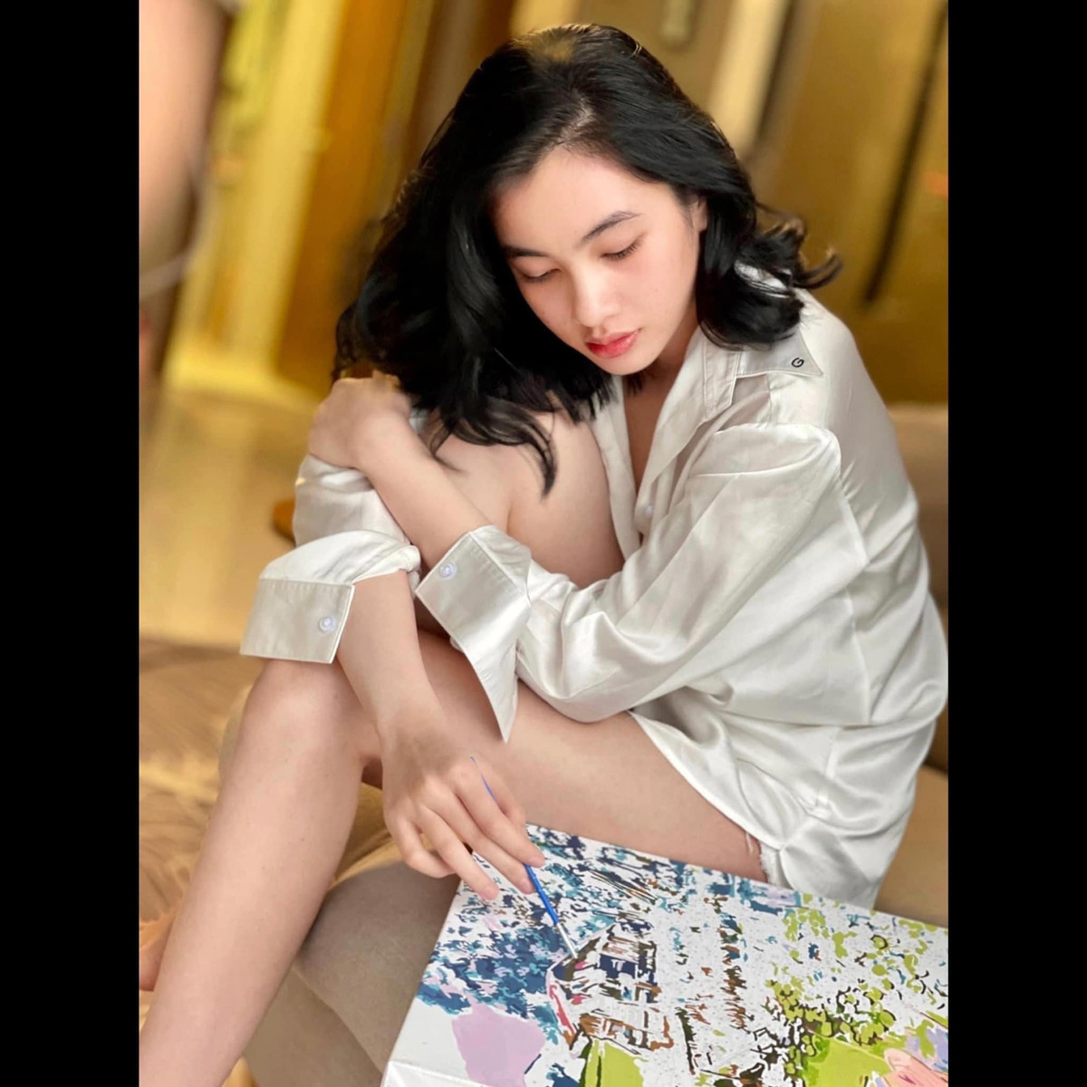 Cẩm Đan sinh năm 2002 đến từ An Giang. Cô nàng này là gương mặt sáng giá tại Hoa hậu Việt Nam 2020 nhưng khi cuộc thi khép lại, cô nàng chỉ dừng chân ở top 15.