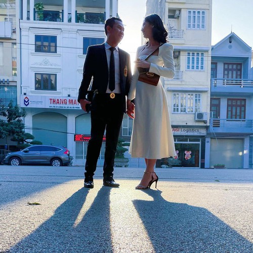 Theo đó, mỹ nhân 10x khẳng định bản thân vẫn "độc thân" và tiết lộ không bao giờ muốn công khai chuyện tình cảm. Động thái này làm netizen đoán rằng cô nàng đang phân trần về mối quan hệ mờ ám thời gian qua với doanh nhân Đức Huy.