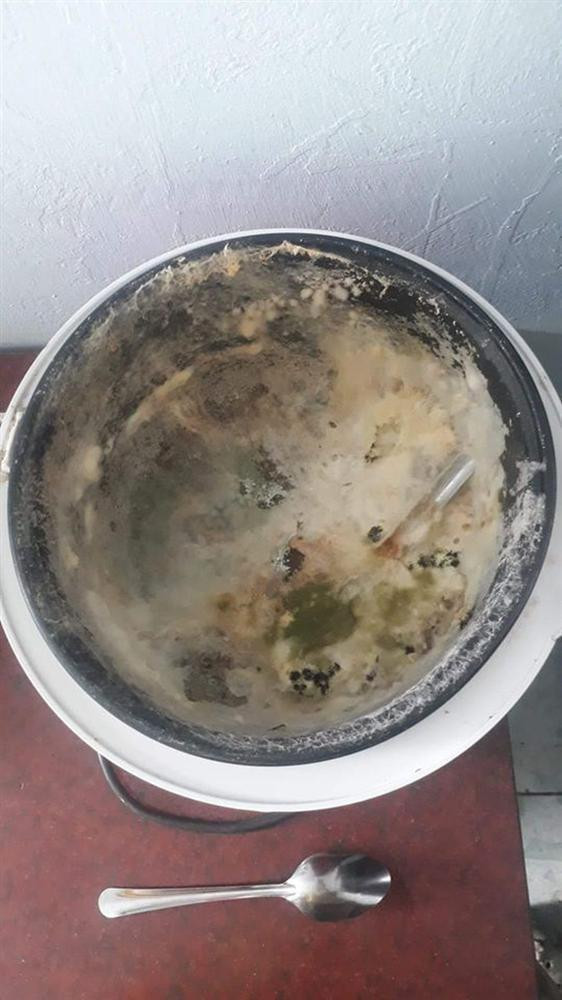 Chỉ vì một chút bất cẩn mà sau khi về giãn cách xã hội mà phải bỏ ra 1 số tiền để sắm nồi cơm mới.