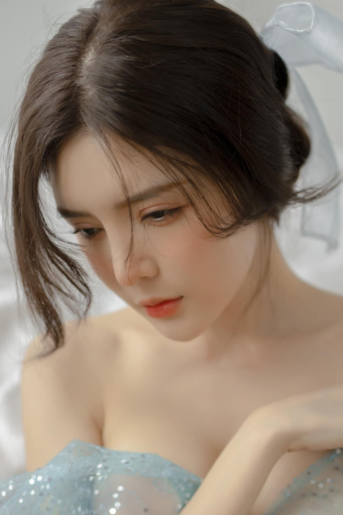 Lilly Luta từng có 1 cuộc đại phẫu thuật thẩm mỹ gồm nâng mũi, cắt mí, thu gọn hàm thậm chí là... nâng ngực để có được ngoại hình hoàn hảo hơn.