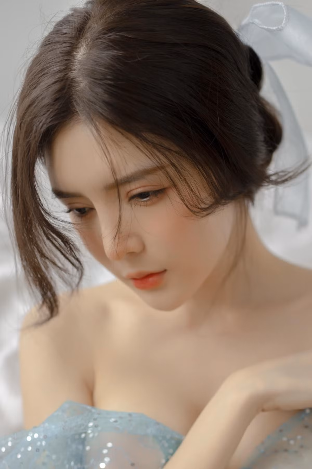 Lilly Luta từng có 1 cuộc đại phẫu thuật thẩm mỹ gồm nâng mũi, cắt mí, thu gọn hàm thậm chí là... nâng ngực để có được ngoại hình hoàn hảo hơn.