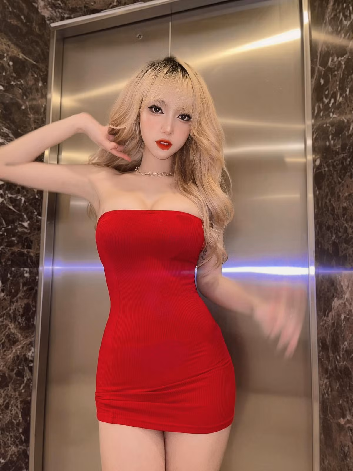 Thậm chí, nhiều người còn thừa nhận rằng ấn tượng đầu tiên mà cô gái này mang lại đó là gương mặt hao hao giống các hot girl Đài Loan.