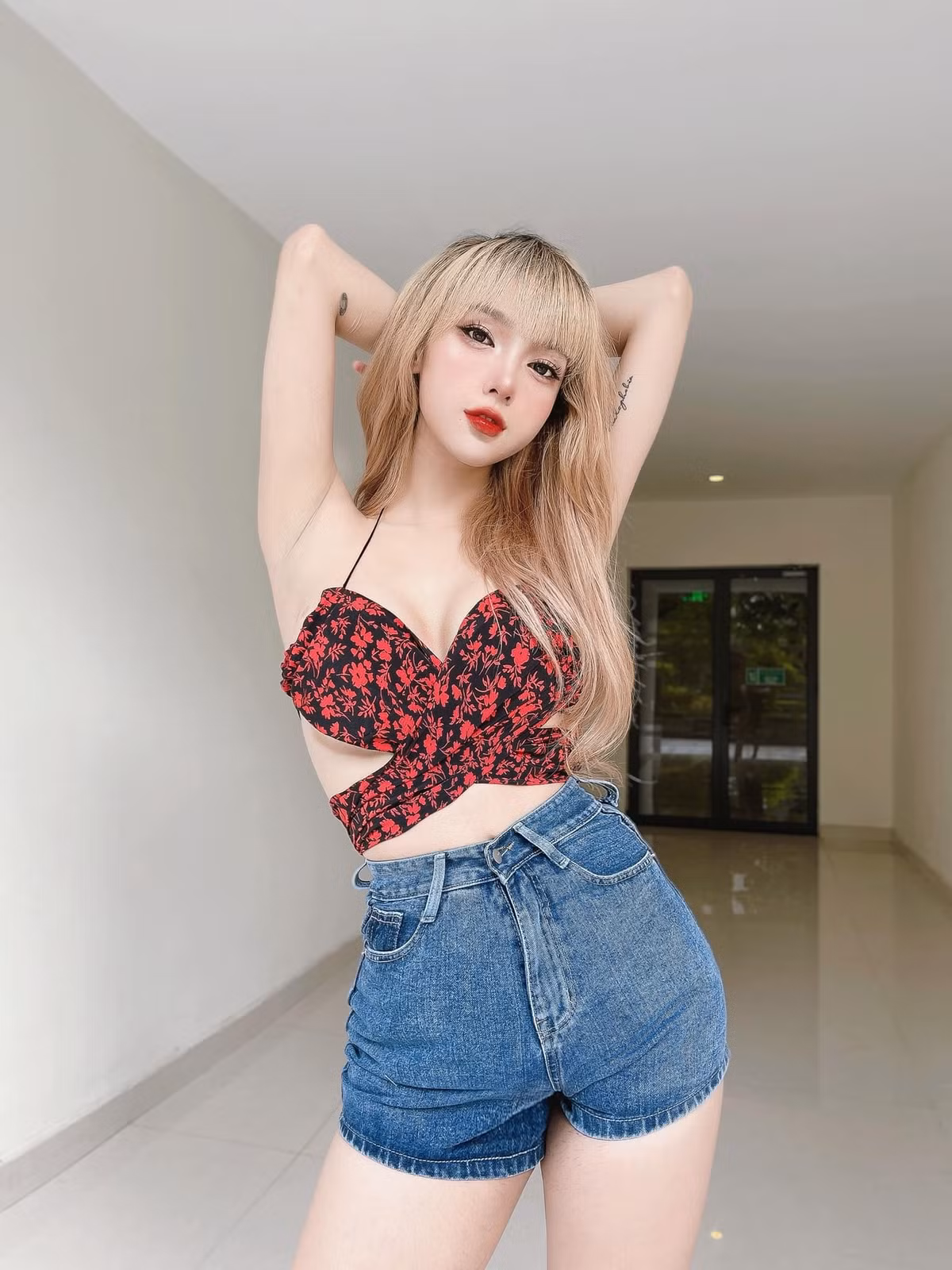 Trước đó, Mym Trần được nhiều người biết đến trên mạng xã hội nhờ công khai mình là người chuyển giới.