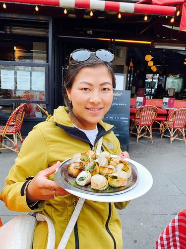 Thông tin "hiện tượng mạng" này có bạn trai mới khiến đông đảo công chúng theo dõi bất ngờ, dưới phần bình luận bạn bè của Lò Thị Mai liên tục thả icon ngạc nhiên.