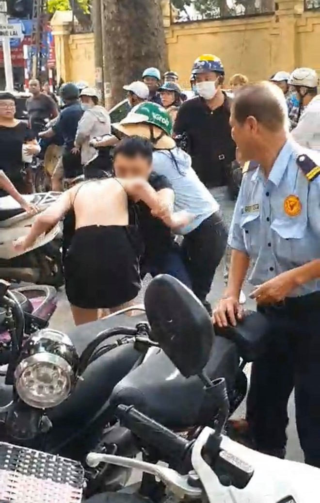 Vào khoảng tháng 9/2020, vụ đánh ghen ở đường Lý Nam Đế, Hà Nội từng là đề tài được netizen bàn luận không ngớt nhiều ngày liền.