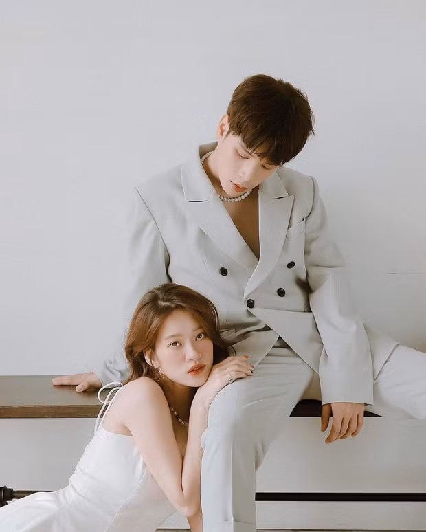 Jaykii và Trương Hoàng Mai Anh chính thức nên duyên sau một chương trình hẹn hò. Cả hai cùng sinh năm 1993.