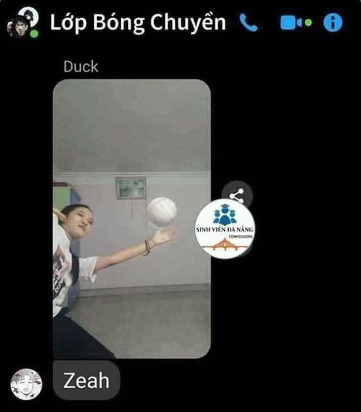 Pha đỡ bóng thần thánh có lẽ chỉ có trong những cuộc thi đấu bóng chuyền đỉnh cao thế nhưng cô bạn này hoàn toàn có thể làm được.