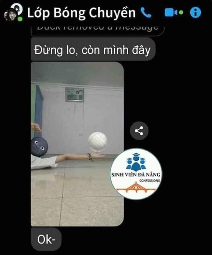 Cùng với quả bóng "ảo", các bạn trẻ đã sáng tạo đủ tư thế chơi bóng sao cho đẹp nhất, "ngầu" nhất để gửi bài cho giáo viên.