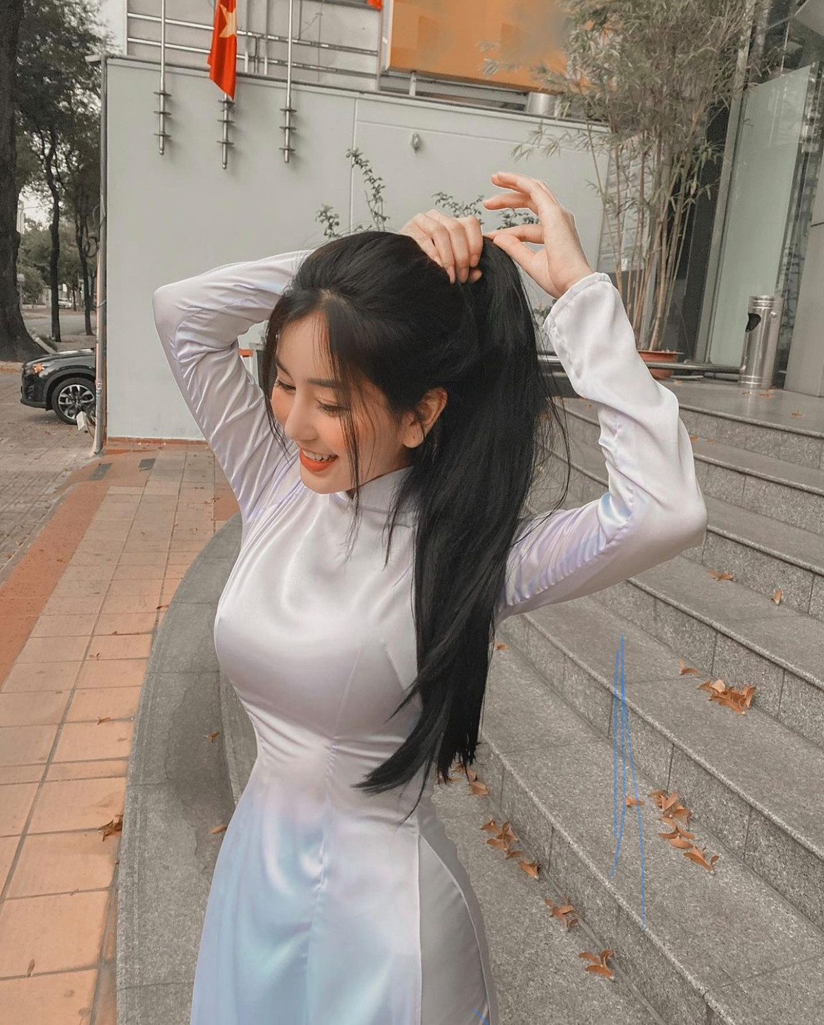 Võ Ngọc Trân (sinh năm 2001) là hot girl Sài thành nổi tiếng trên mạng xã hội khi sở hữu Instagram có 1 triệu lượt người theo dõi.