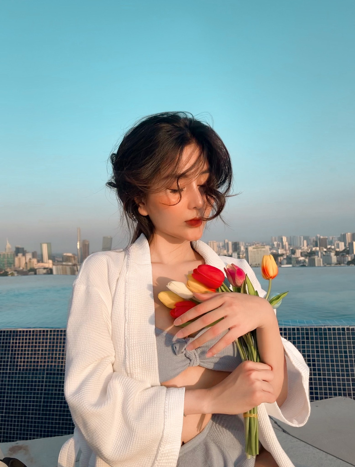 Bên cạnh việc sở hữu gương mặt xinh xắn và nụ cười rạng rỡ, hot girl Võ Ngọc Trân còn gây chú ý với vóc dáng nuột nà và số đo 3 vòng chuẩn chỉnh.