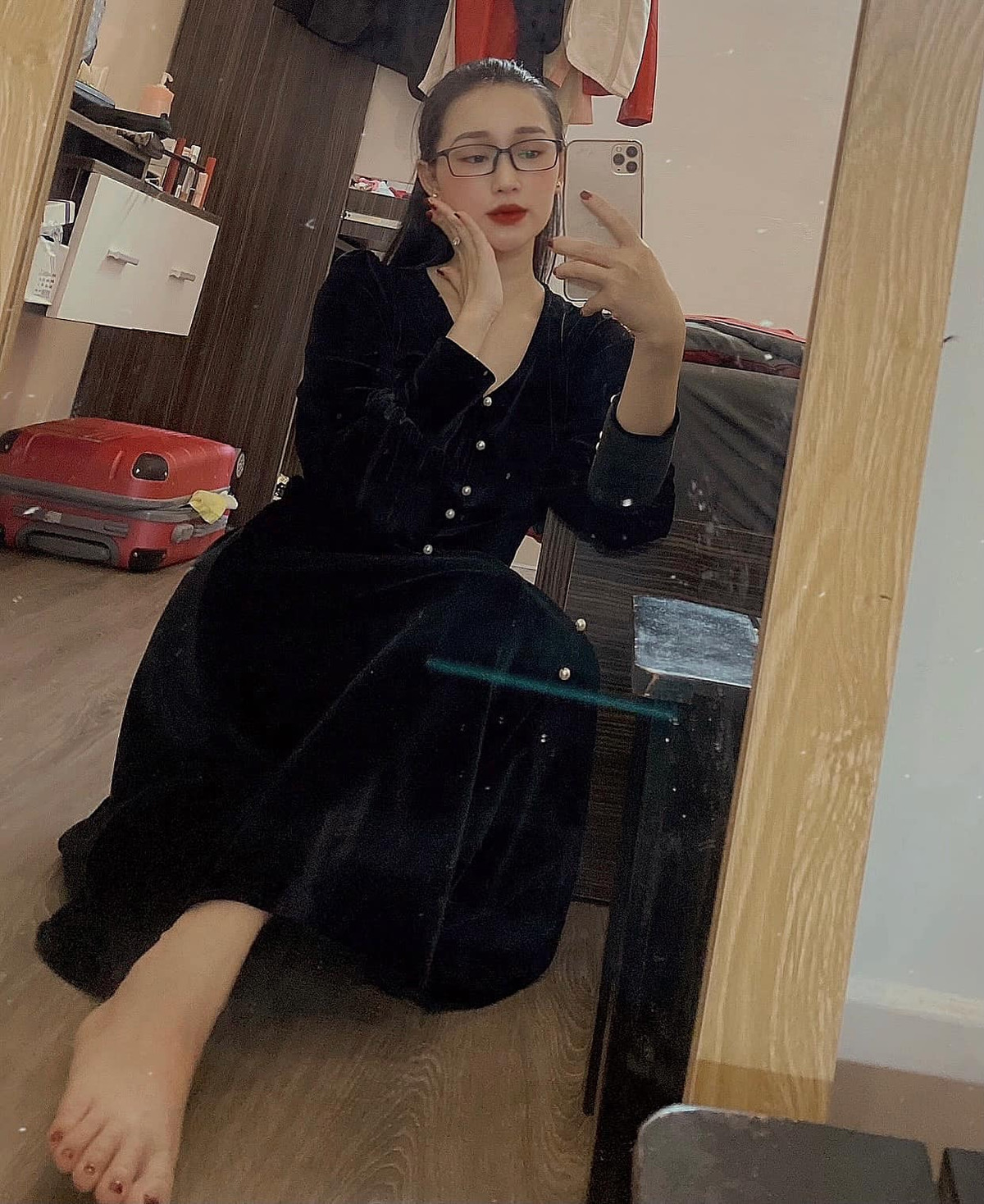 Cô nàng đang quản lý một cơ sở làm đẹp ở TP HCM. Vì làm việc trong lĩnh vực spa, làm đẹp nên Phạm Hiếu uôn xuất hiện với hình ảnh chỉn chu.